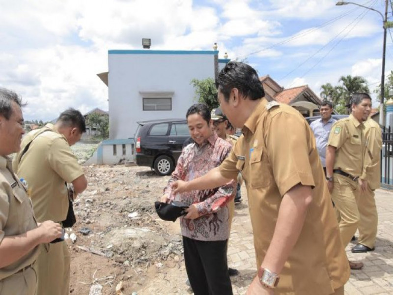IMG-disela-pantau-lokasi-arief-inisiasi-sodaqoh-untuk-masjid
