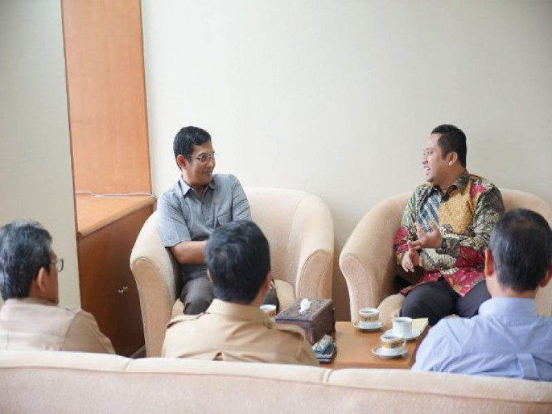 IMG-percepat-penataan-transportasi-wali-kota-tangerang-sambangi-direktur-transportasi-bappenas