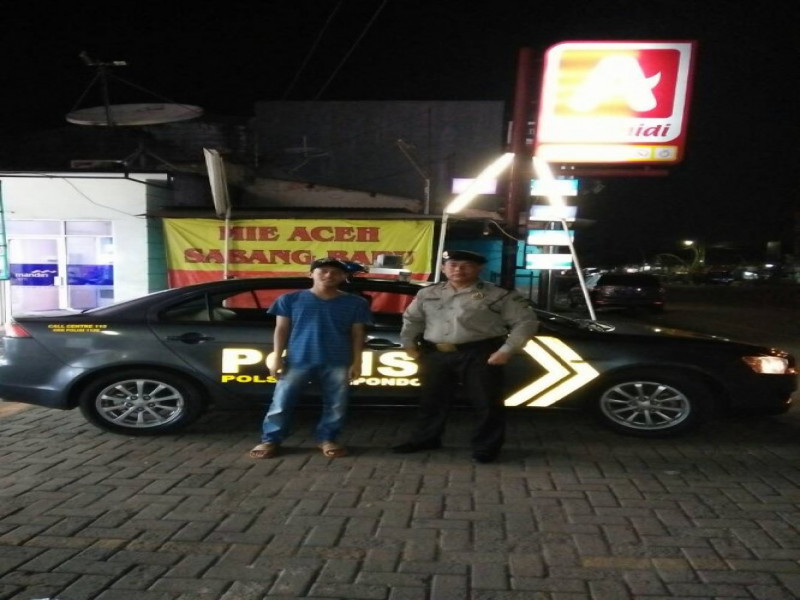 IMG-anggota-unit-patroli-polsek-cipondoh-aiptu-hendro-wirawan-rutin-patroli-dialogis
