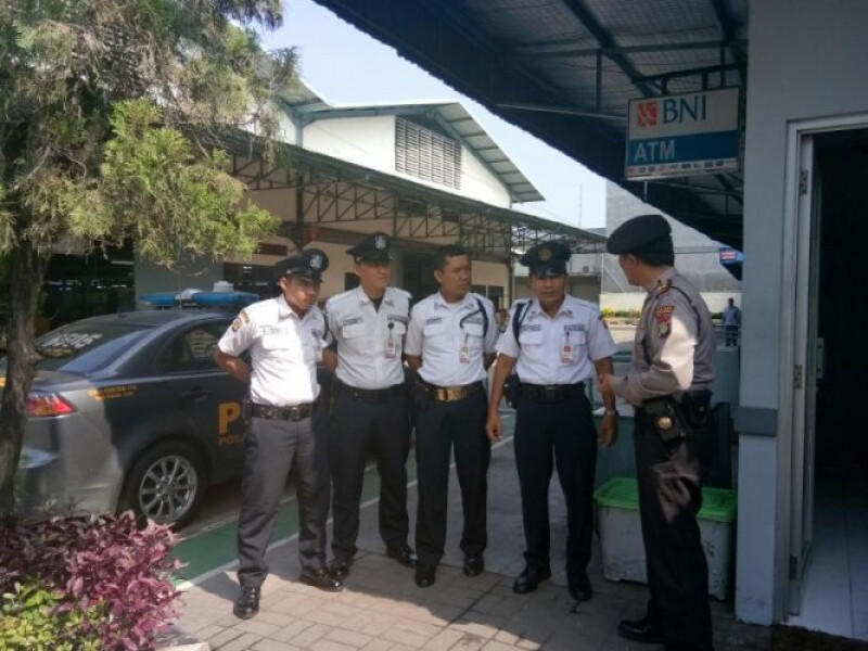 IMG-kanit-sabhara-polsek-cipondoh-monitoring-aksi-pra-may-day