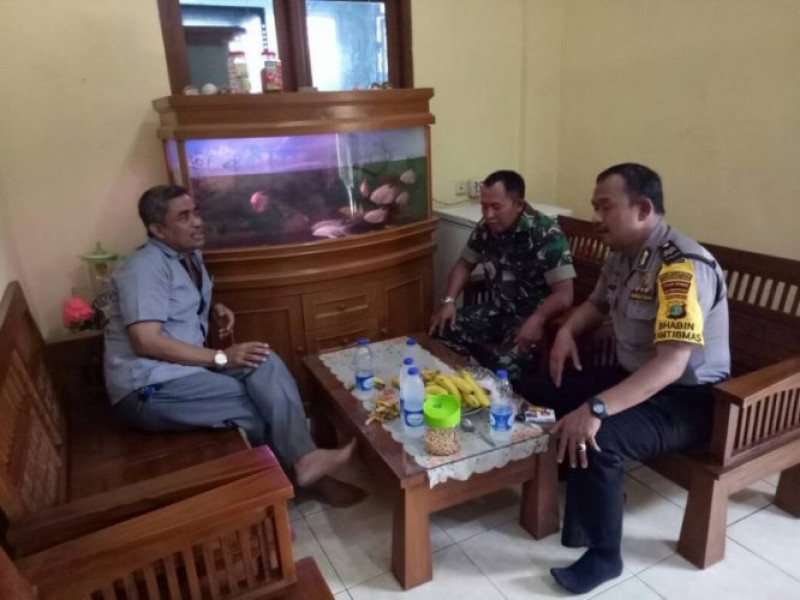 IMG-sambangi-tokoh-masyarakat-aiptu-mulyadih-ajak-aktif-menjaga-lingkungan