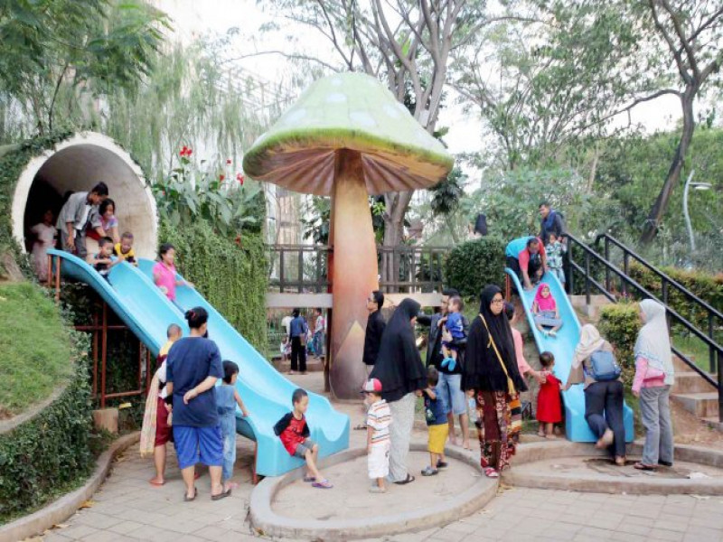IMG-taman-tematik-jadi-destinasi-favorit-warga-saat-libur-lebaran