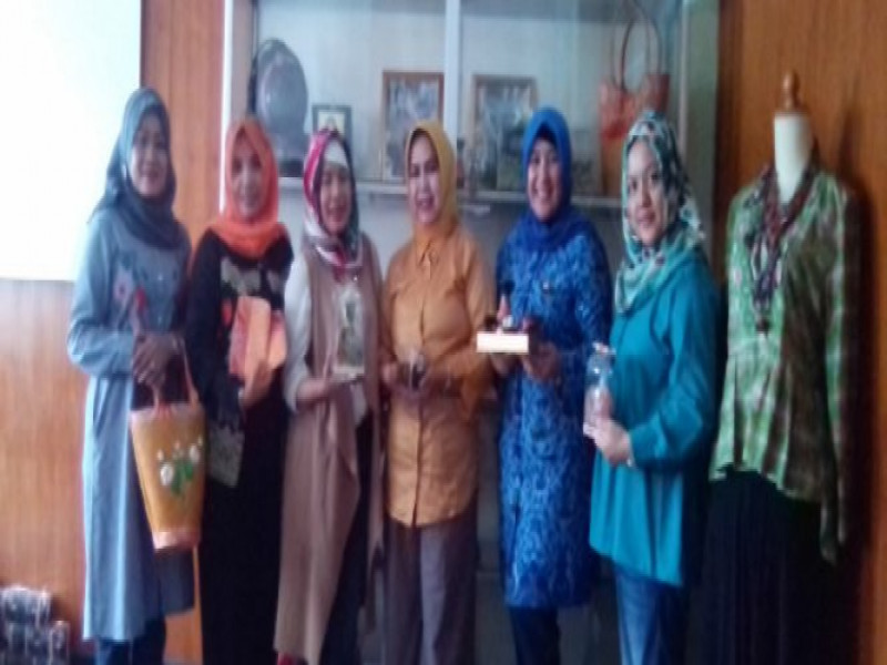 IMG-dwp-buat-cinderamata-ikon-batik-kota-tangerang