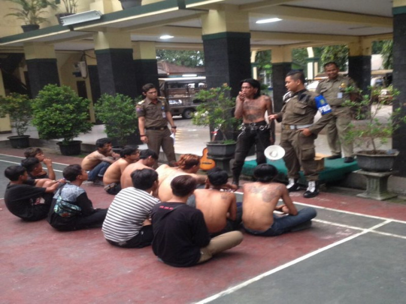 IMG-satpol-pp-kota-tangerang-konsisten-lakukan-penertiban-anjal-dan-gepeng
