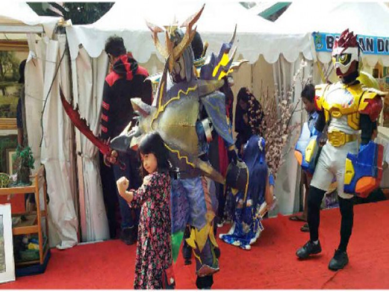 IMG-aksi-cosplay-di-festival-cisadane-jadi-pusat-perhatian-warga