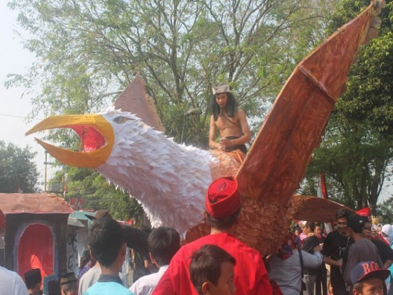 IMG-dari-brama-kumbara-mak-lampir-hingga-hulk-ikut-pawai-kemerdekaan