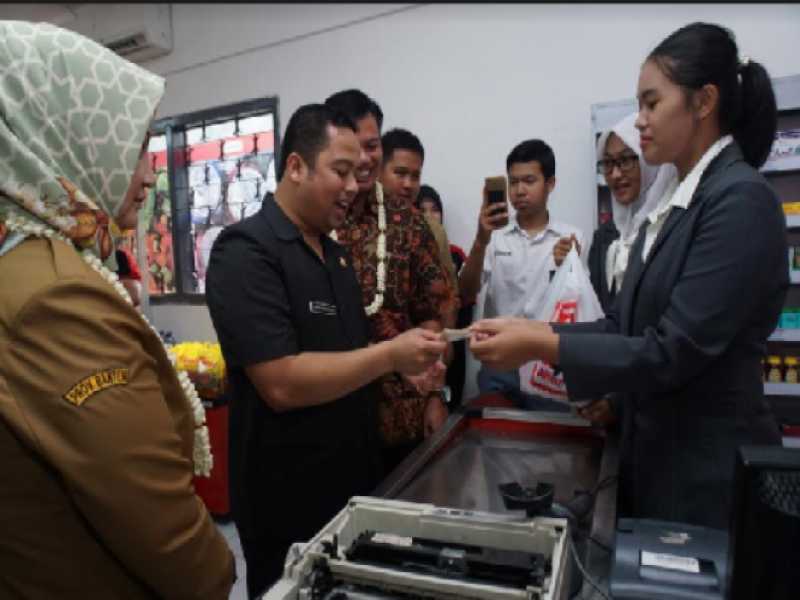 IMG-10-smk-kota-tangerang-miliki-laboratorium-ritel-business-center