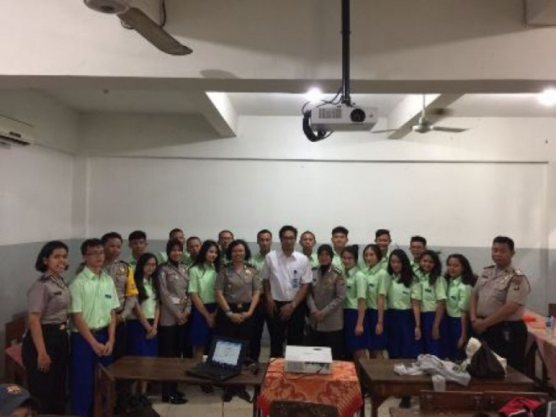 IMG-polwan-go-to-school