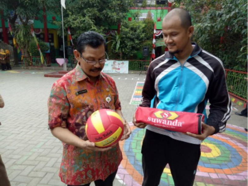 IMG-suwanda-guru-asal-kota-tangerang-yang-ciptakan-olahraga-bola-tolak