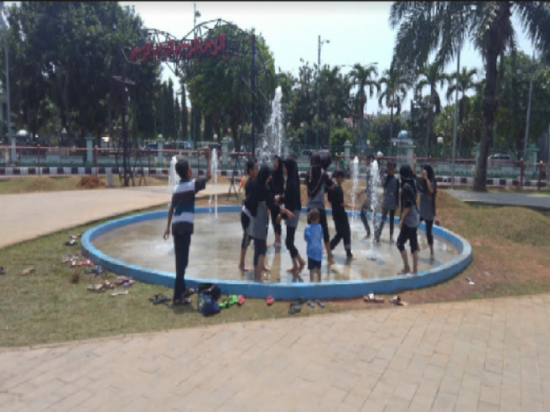 IMG-keceriaan-anak-anak-di-terik-panasnya-kota-tangerang