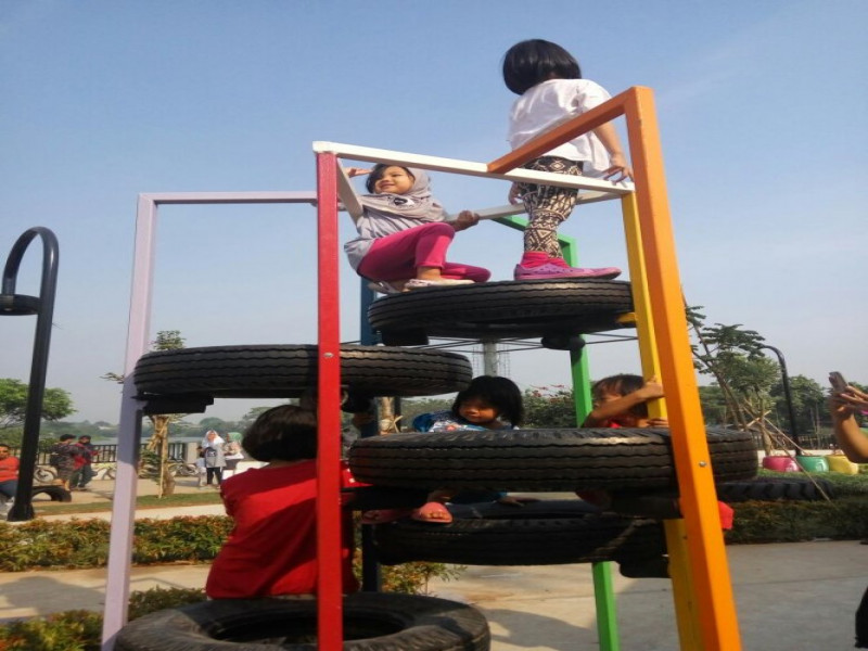 IMG-manfaatkan-libur-panjang-warga-tangerang-pilih-main-ke-taman-tematik
