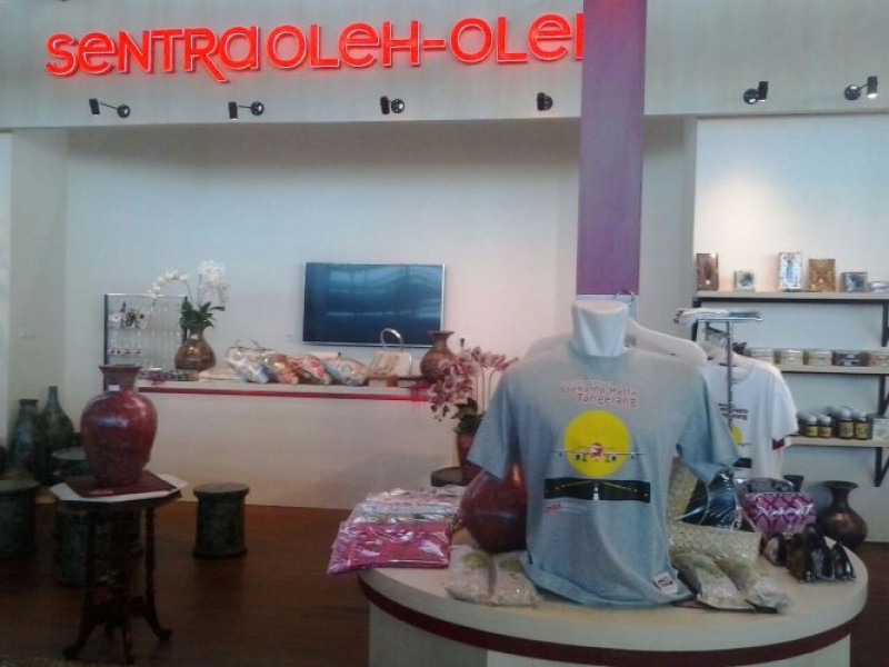 IMG-melihat-sentra-oleh-oleh-kota-tangerang-di-terminal-3-bandara-soetta