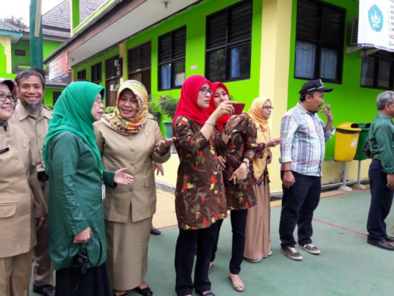 IMG-verifikasi-kota-sehat-di-smp-9-disambut-meriah-warga-sekolah