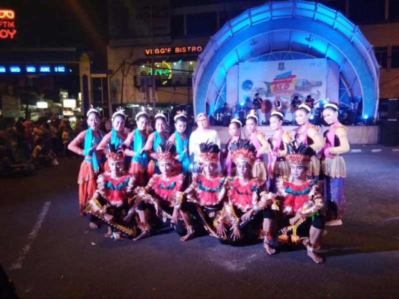 IMG-siswa-smpn-7-pukau-pengunjung-culinary-night