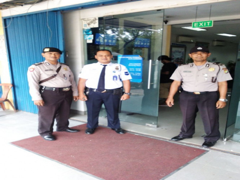 IMG-kasubsektor-duta-garden-dan-anggota-patroli-melaksanakan-koordinasi-dan-pembinaan-terhadap-satpam-bank-bca-duta-garden