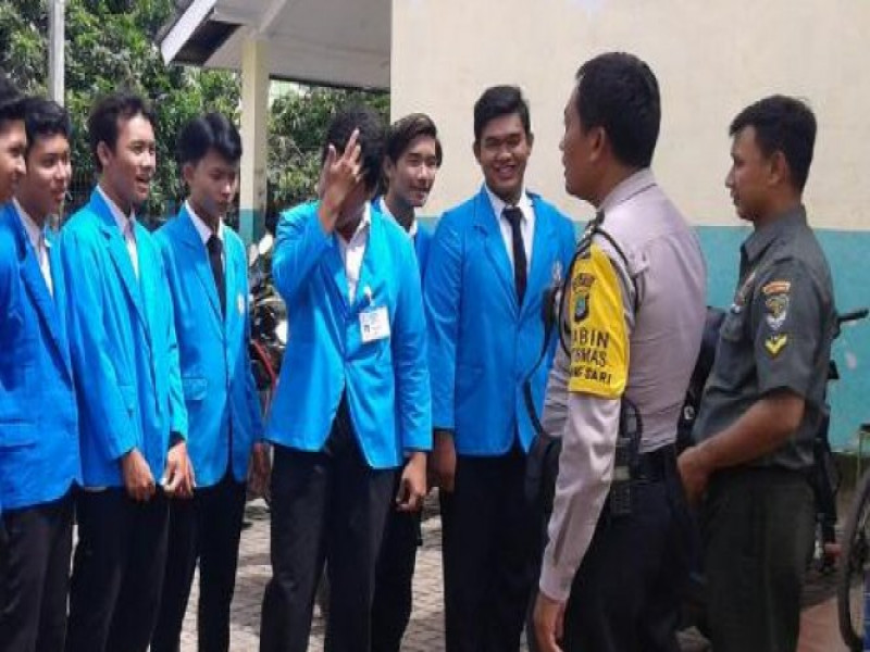 IMG-babinsa-dan-binamas-kelurahan-karangsari-himbau-para-pelajar-smk-hindari-narkoba