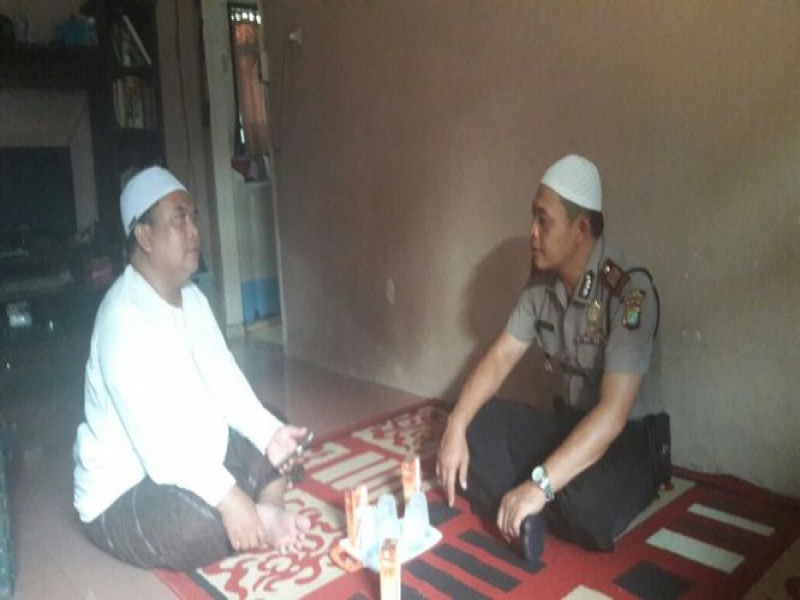 IMG-laksanakan-polsantren-wakapolsek-jatiuwung-kunjungan-silaturahmi-ke-kediaman-tokoh-agama-pasir-jaya