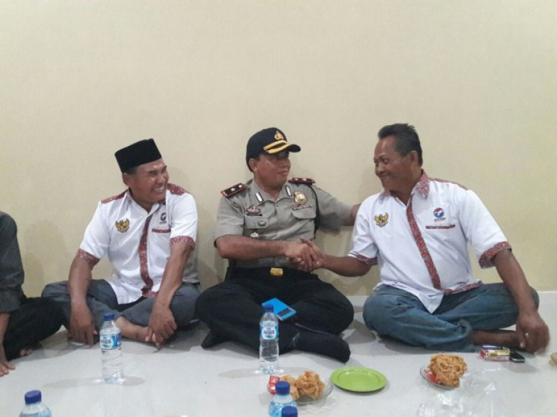 IMG-kapolsek-neglasari-sambangi-pengurus-partai-politik-ciptakan-situasi-kamtibmas-kondusif-jelang-pemilukada-2018