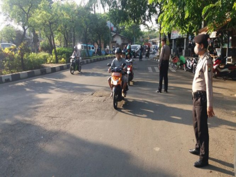 IMG-pelayanan-pagi-hari-unit-sabhara-polsek-neglasari-di-simpang-7-neglasari