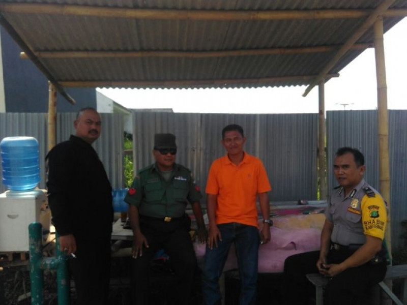 IMG-binmas-aiptu-priyadi-bersama-babinsa-kopka-pardiyo-menyambangi-perumahan-garden-city