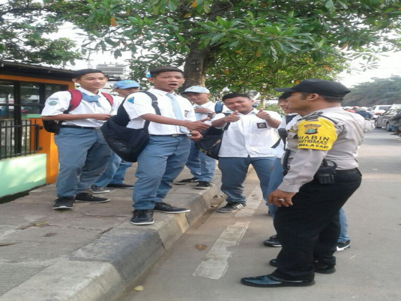 IMG-bhabinkamtibmas-kelurahan-neglasari-imbau-para-pelajar-hindari-penyalahgunaan-narkotika