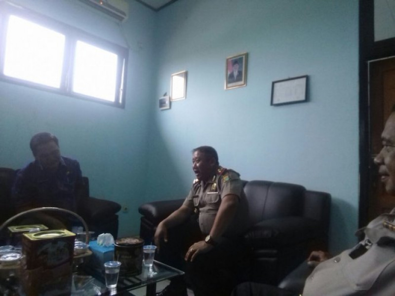 IMG-kapolsek-sepatan-akp-i-gusti-m-sugiarto-silaturahmi-ke-camat-sepatan-timur