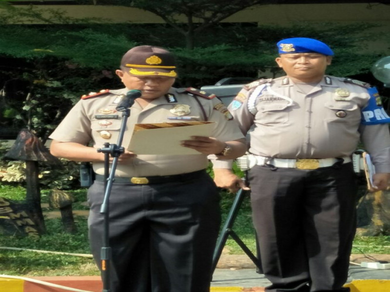 IMG-kapolsek-jatiuwung-evaluasi-kinerja-anggotanya-saat-pimpin-apel-pagi-di-halaman-mapolsek
