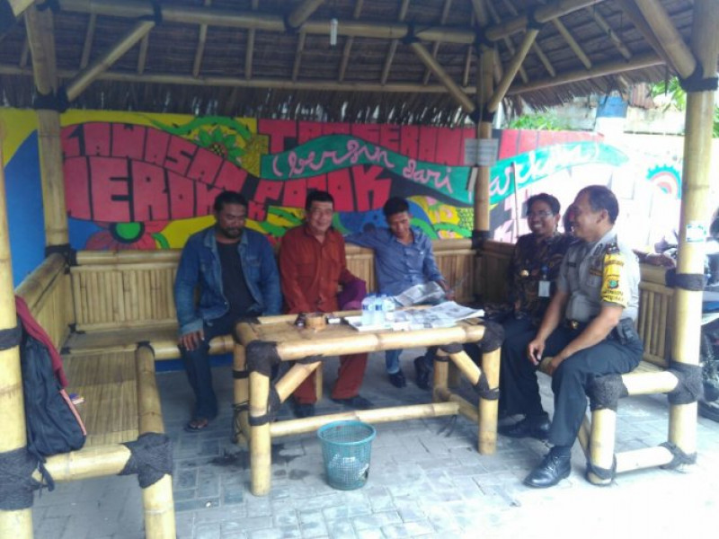 IMG-ngariung-bersama-lurah-dan-warga-gebang-raya-aiptu-priyadi-sampaikan-pesan-kamtibmas