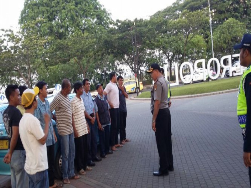 IMG-kapolsek-neglasari-galang-driver-go-grabber-untuk-cipta-kamtibmas-kondusif