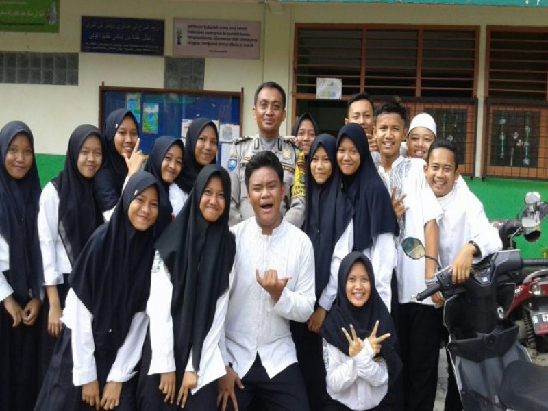 IMG-aiptu-sumianto-himbau-pelajar-hindari-narkoba-dalam-polkiss