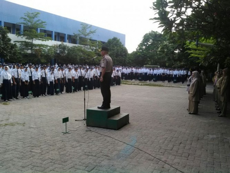 IMG-kapolsek-benda-menjadi-pembina-upacara-di-smpn-21-benda-kota-tangerang