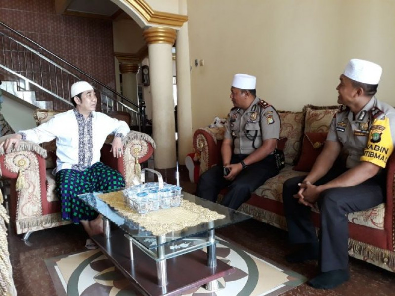 IMG-kapolsek-jatiuwung-sambangi-pondok-pesantren-ibtidaul-miftadiun