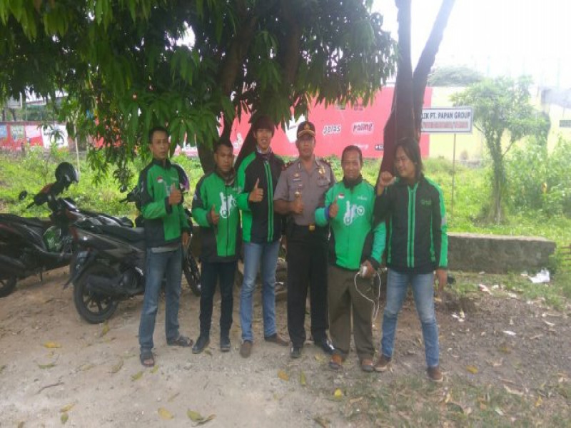IMG-kapolsek-neglasari-sambangi-komunitas-ojek-online-dan-imbau-rukun-dengan-opang