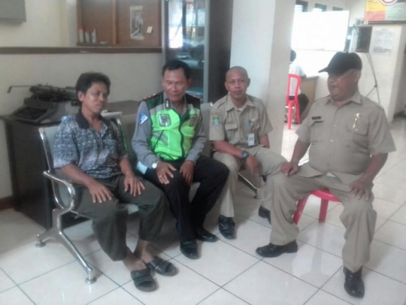 IMG-kanit-lantas-polsek-neglasari-jalin-komunikasi-dengan-tomas-dan-pihak-kelurahan