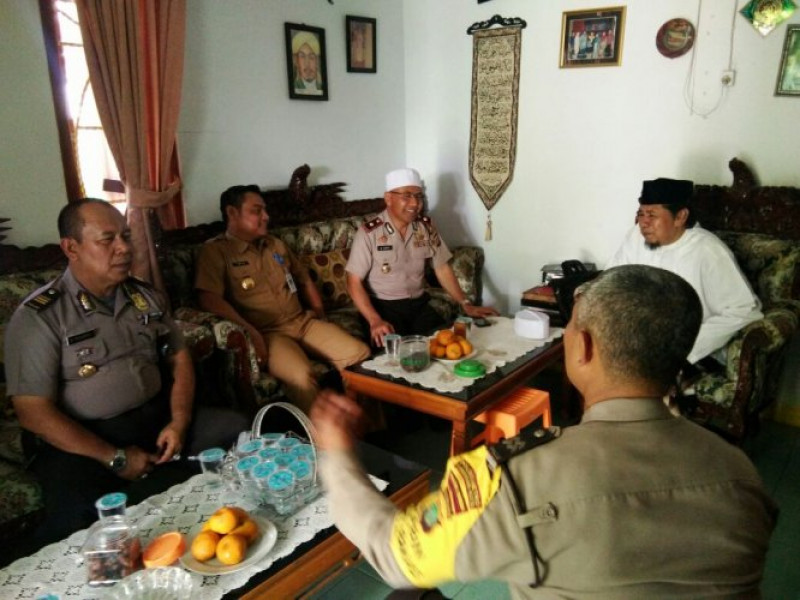 IMG-kapolsek-benda-beserta-wakapolsek-bersilaturahmi-dengan-tokoh-agama-kelurahan-belendung