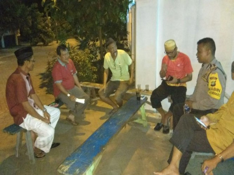IMG-bersama-lurah-bripka-haris-ngariung-bareng-warga-dan-tokoh-masyarakat-cibodasari