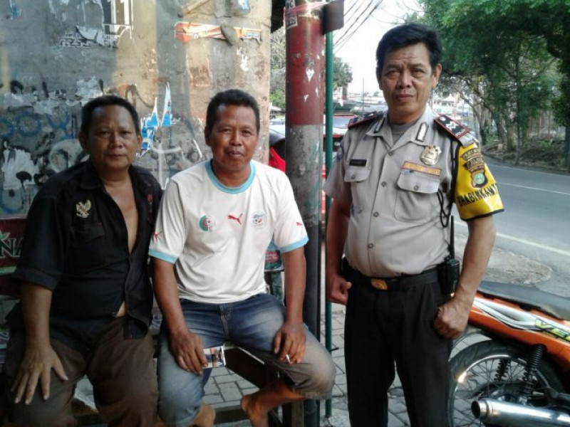 IMG-aiptu-suhandi-binamas-polsek-cipondoh-ajak-warga-untuk-giatkan-kembali-ronda-malam