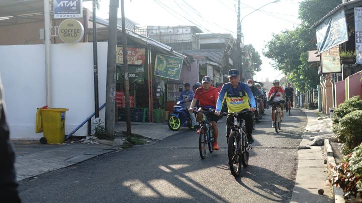 Aksi Gowes Bareng Camat Larangan Pantau Lokasi Rawan Banjir di Tangerang