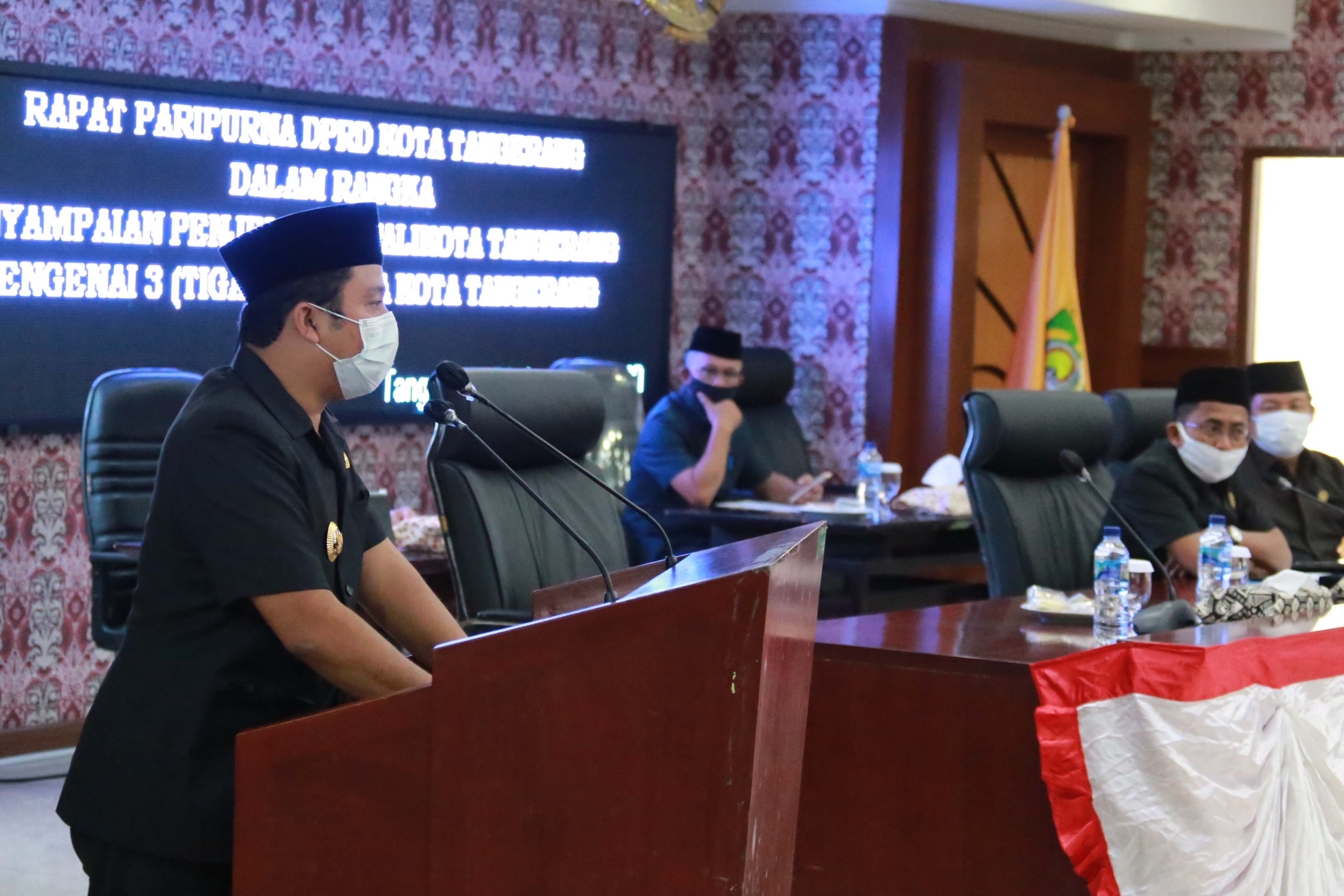 IMG-wali-kota-tangerang-sampaikan-penjelasan-tentang-raperda-perubahan-apbd-2020
