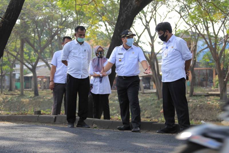 IMG-walikota-monitoring-pembangunan-jalan-dan-kali-mookervart