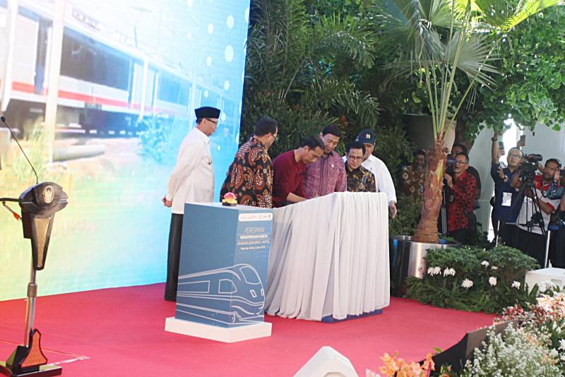 IMG-wali-kota-hadiri-peresmian-pengoperasian-kereta-bandara-soekarno-hatta