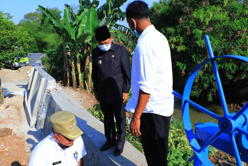 IMG-antisipasi-musim-penghujan-wakil-cek-tanggul-kali-angke