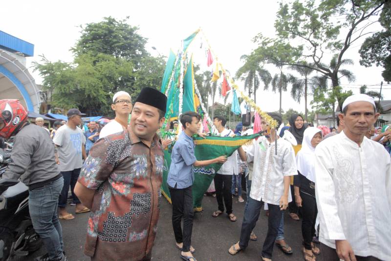 IMG-peringati-maulid-wali-kota-ikut-ngarak-perahu-di-kali-pasir