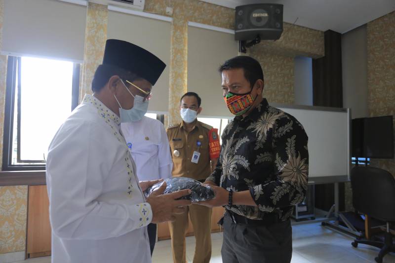 IMG-pemkot-bagikan-masker-untuk-127-rw-di-kecamatan-karawaci