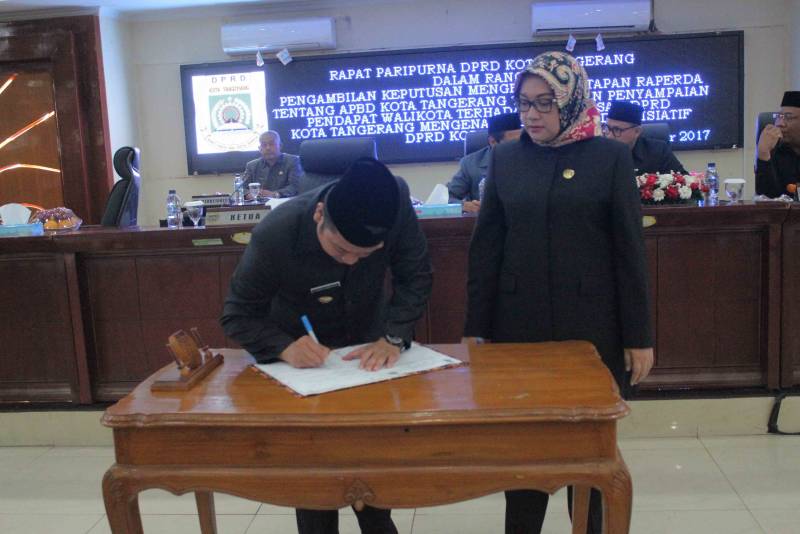 IMG-dprd-kota-tangerang-mengesahkan-apbd-2018-rp-3-56-triliun