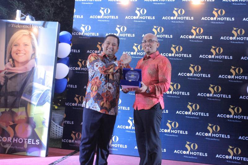 IMG-atas-kepeduliannya-melayani-masyarakat-wali-kota-raih-penghargaan-dari-accor-hotels