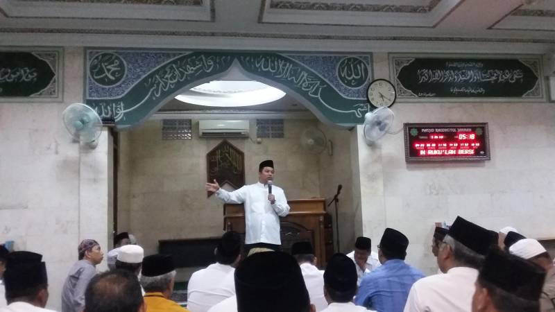 IMG-sambil-subuh-keliling-walikota-sampaikan-tentang-pelayanan-pemerintah
