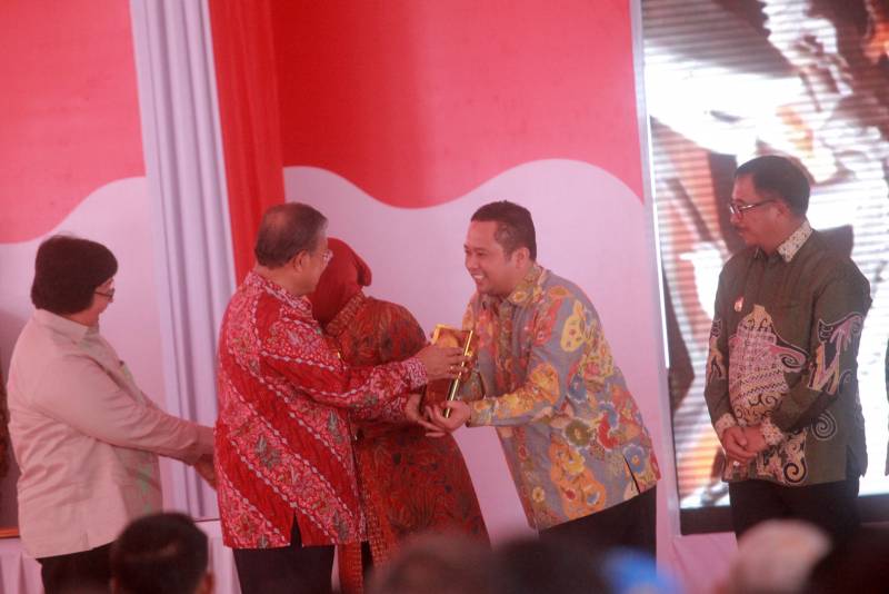 IMG-kota-tangerang-kembali-raih-piala-adipura-kencana