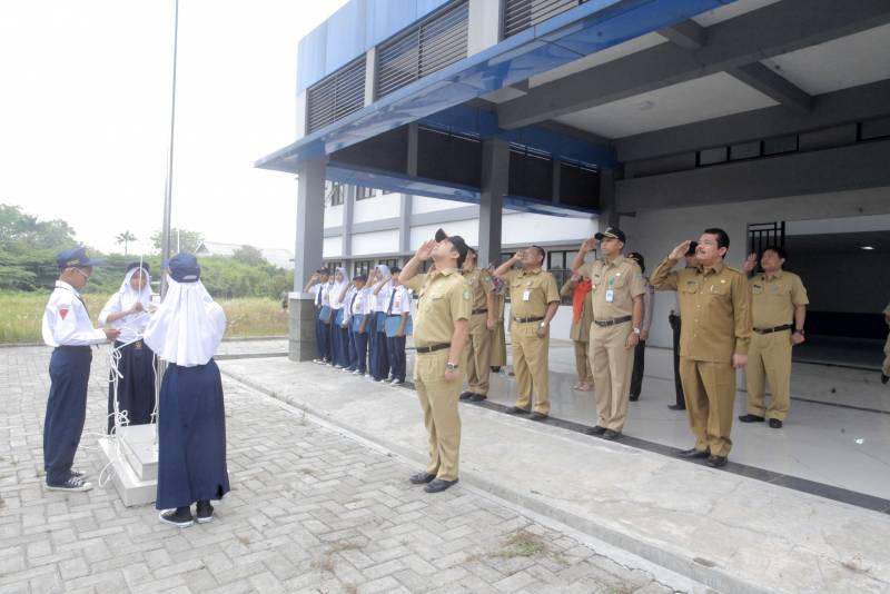 IMG-walikota-pimpin-apel-di-smpn-30