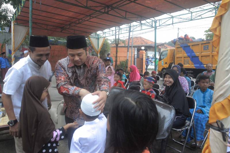 IMG-puluhan-anak-ikuti-sunatan-massal-di-sumur-pacing